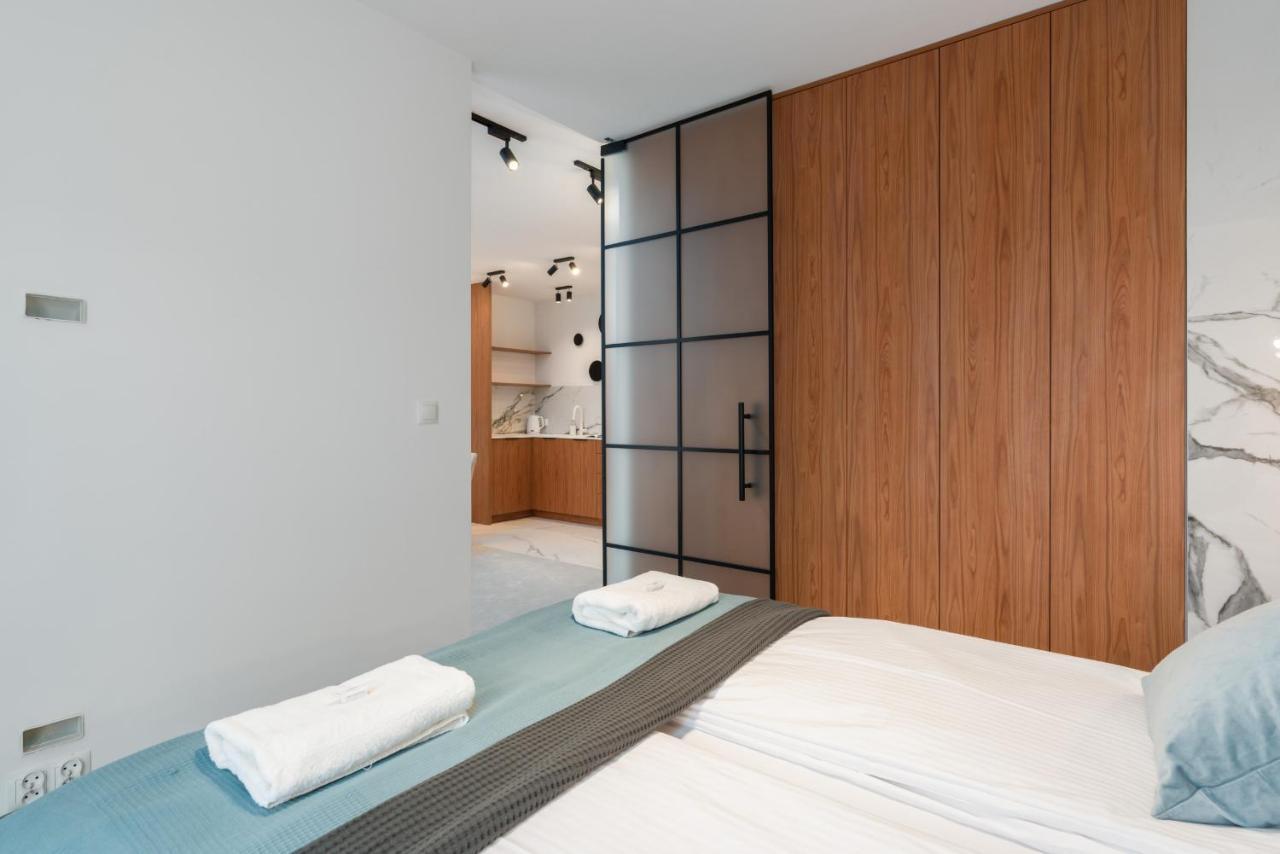 Wilczak Apartment With Free Garage Poznan By Noclegi Renters Exteriör bild